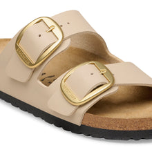 Birkenstock Arizona Big Buckle Birko-Flor sandals in Sandcastle with a large buckle, casual footwear for comfortable style.